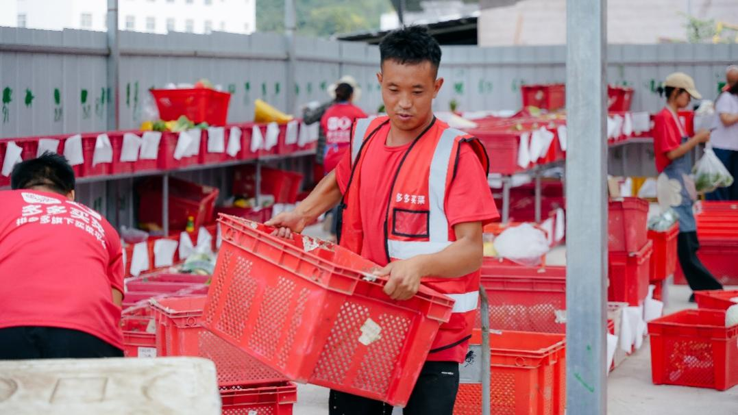 四川凉山地区过去很难买到河鲜海鲜以及新鲜的蔬菜