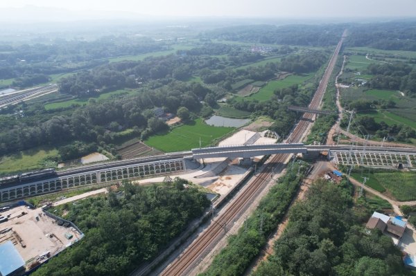 金鑫优配 浩吉铁路荆门北至子陵联络线工程全线通车